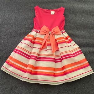 Spring time dress. Girls Size: 6. Worn a couple times.